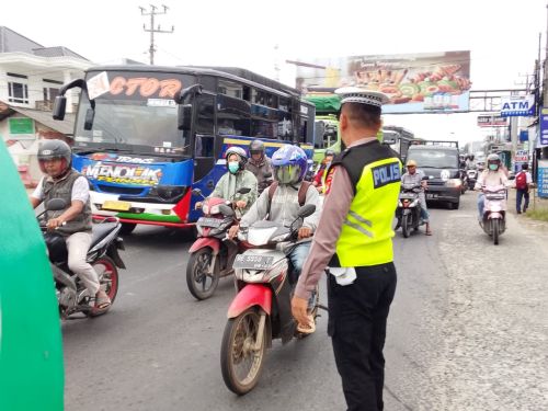 Pengamanan Rawan Pagi, Arus Lalu Lintas di Simpang Sitara Terpantau Lancar