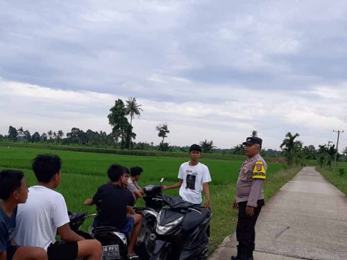 Bhabinkamtibmas Palas Gelar Patroli Cegah C3 dan Balap Liar di Pematang Baru