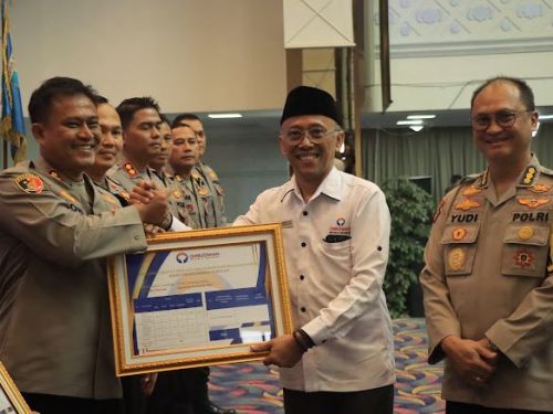 Kapolres Lampung Selatan Terima Penghargaan Pelayanan Publik dari Ombudsman RI