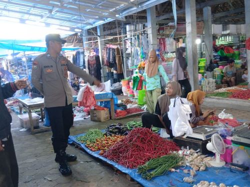 Patroli Dialogis di Pasar Pasuruan, Polsek Penengahan Imbau Pedagang Jaga Kamtibmas