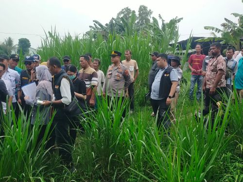 Polsek Kalianda Lakukan Pendampingan Pemeriksaan Setempat Sengketa Tanah Aset Desa Agom