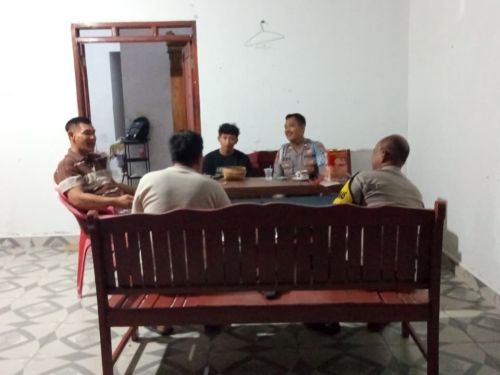 Sambangi Desa Trimomukti, Personel Polsek Candipuro Sampaikan Imbauan Kamtibmas dan Antisipasi Cuaca Buruk