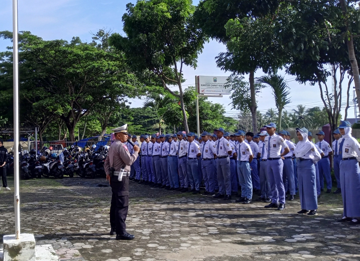 Satlantas Polres Lamsel Gencarkan Edukasi Lalu Lintas Lewat Radio dan Sekolah, Ajak Masyarakat Patuh Selama Operasi Patuh Krakatau 2025