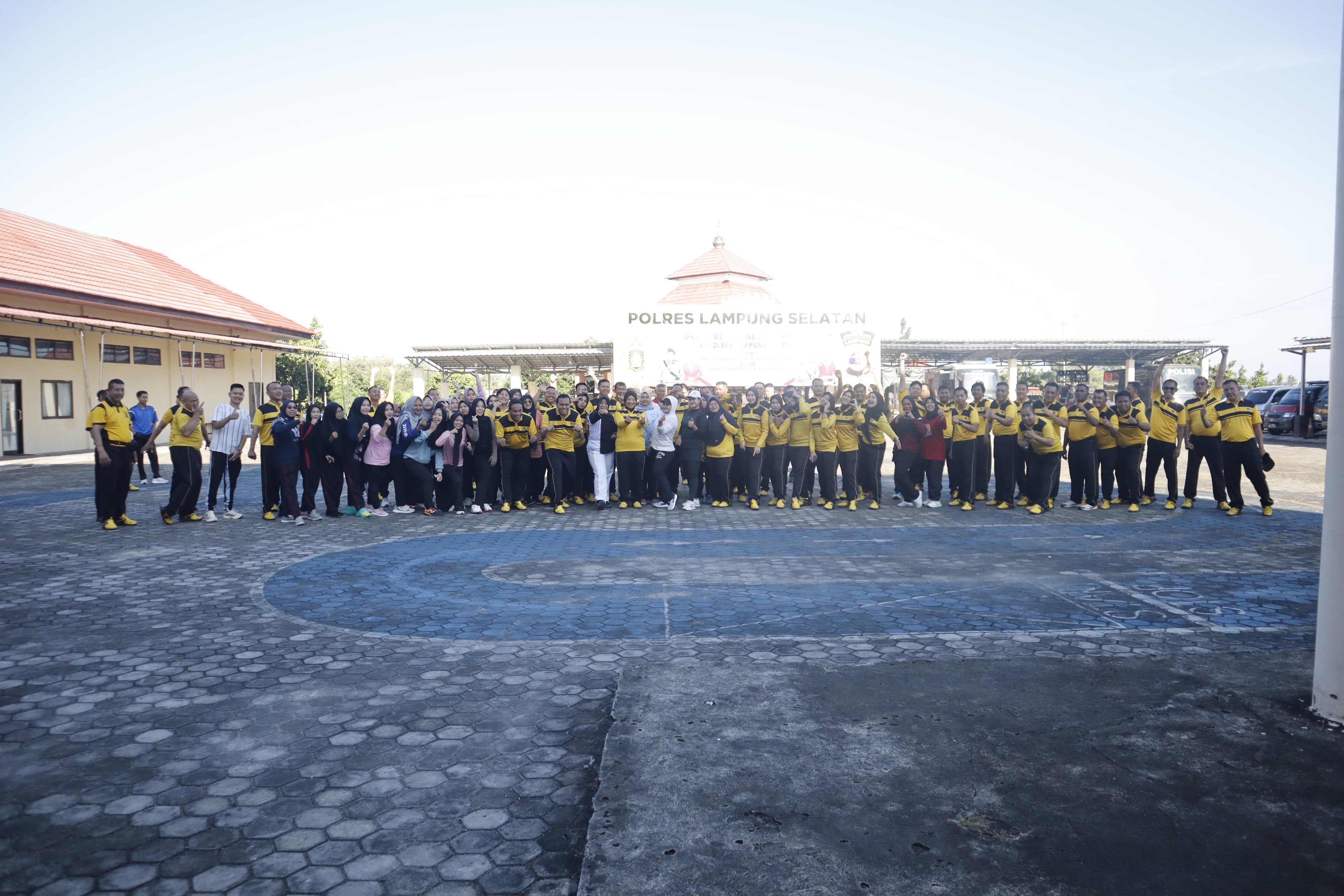 Polres Lampung Selatan Gelar Senam Bersama Masyarakat: Bangun Sinergi dan Budayakan Hidup Sehat